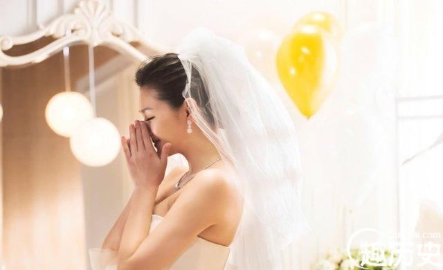 大S婚后再披婚纱 回忆当初难掩激动